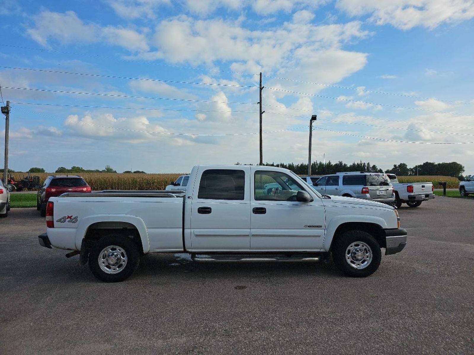 2003 WHITE CHEVROLET SILVERADO 1500 HEAVY DUTY (1GCGK13U43F) with an 6.0L engine, Automatic transmission, located at 495 Old Highway 20 West, South Sioux City, NE, 68776, (402) 494-2677, 42.458408, -96.443512 - Photo #4