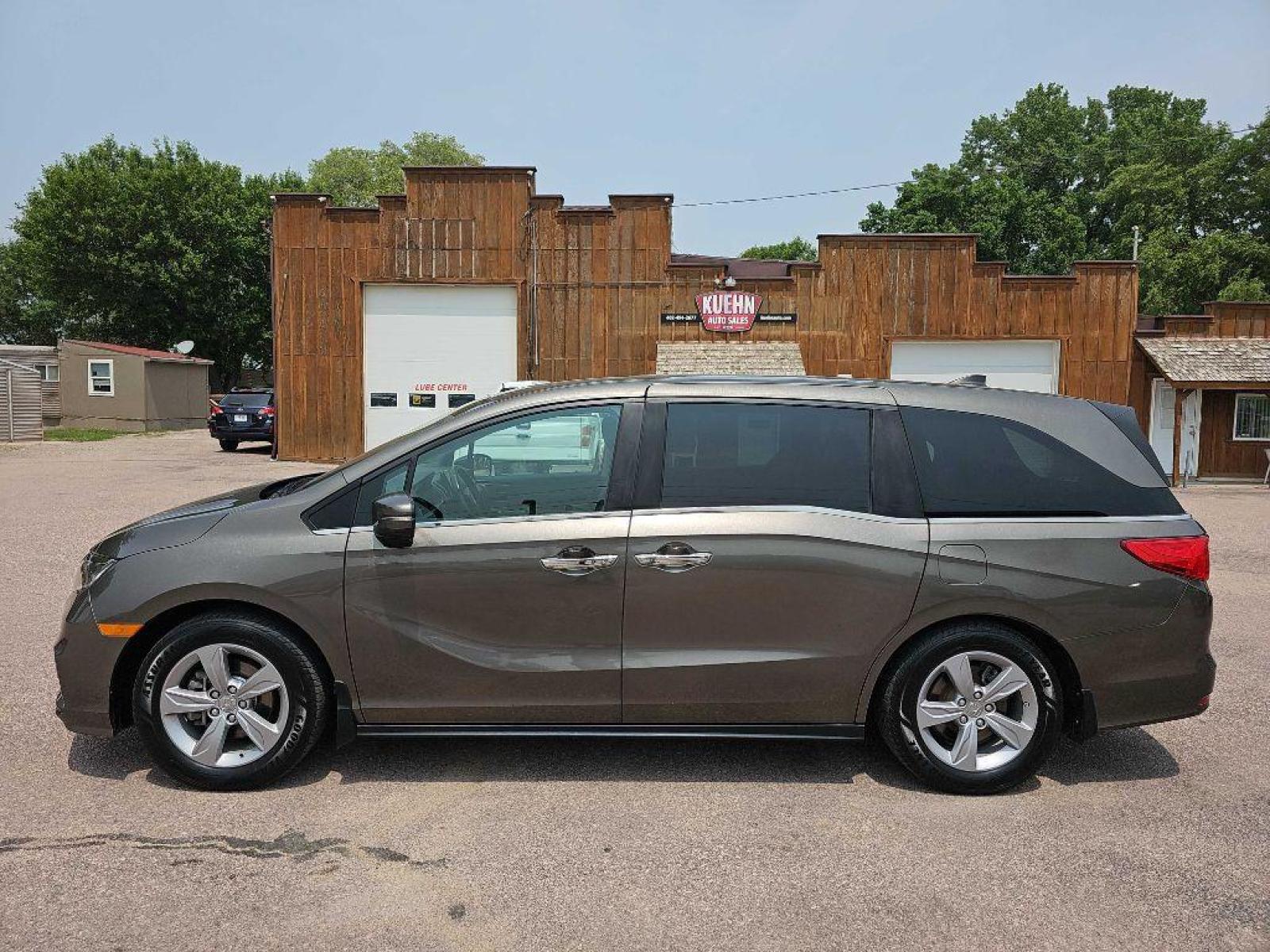 2018 BRONZE HONDA ODYSSEY EXL (5FNRL6H71JB) with an 3.5L engine, Automatic transmission, located at 495 Old Highway 20 West, South Sioux City, NE, 68776, (402) 494-2677, 42.458408, -96.443512 - Photo #1