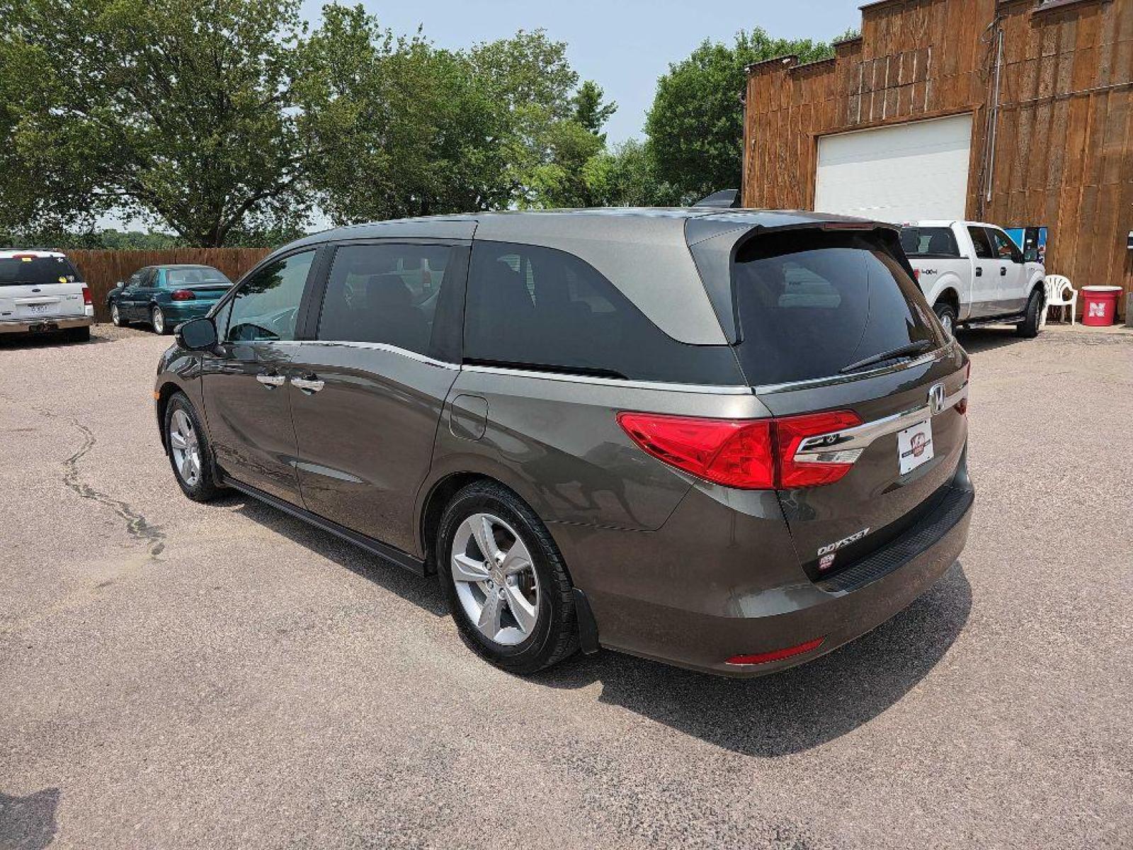 2018 BRONZE HONDA ODYSSEY EXL (5FNRL6H71JB) with an 3.5L engine, Automatic transmission, located at 495 Old Highway 20 West, South Sioux City, NE, 68776, (402) 494-2677, 42.458408, -96.443512 - Photo #2