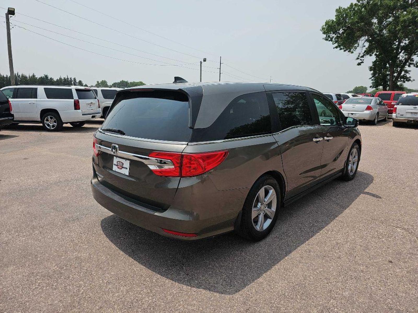 2018 BRONZE HONDA ODYSSEY EXL (5FNRL6H71JB) with an 3.5L engine, Automatic transmission, located at 495 Old Highway 20 West, South Sioux City, NE, 68776, (402) 494-2677, 42.458408, -96.443512 - Photo #3