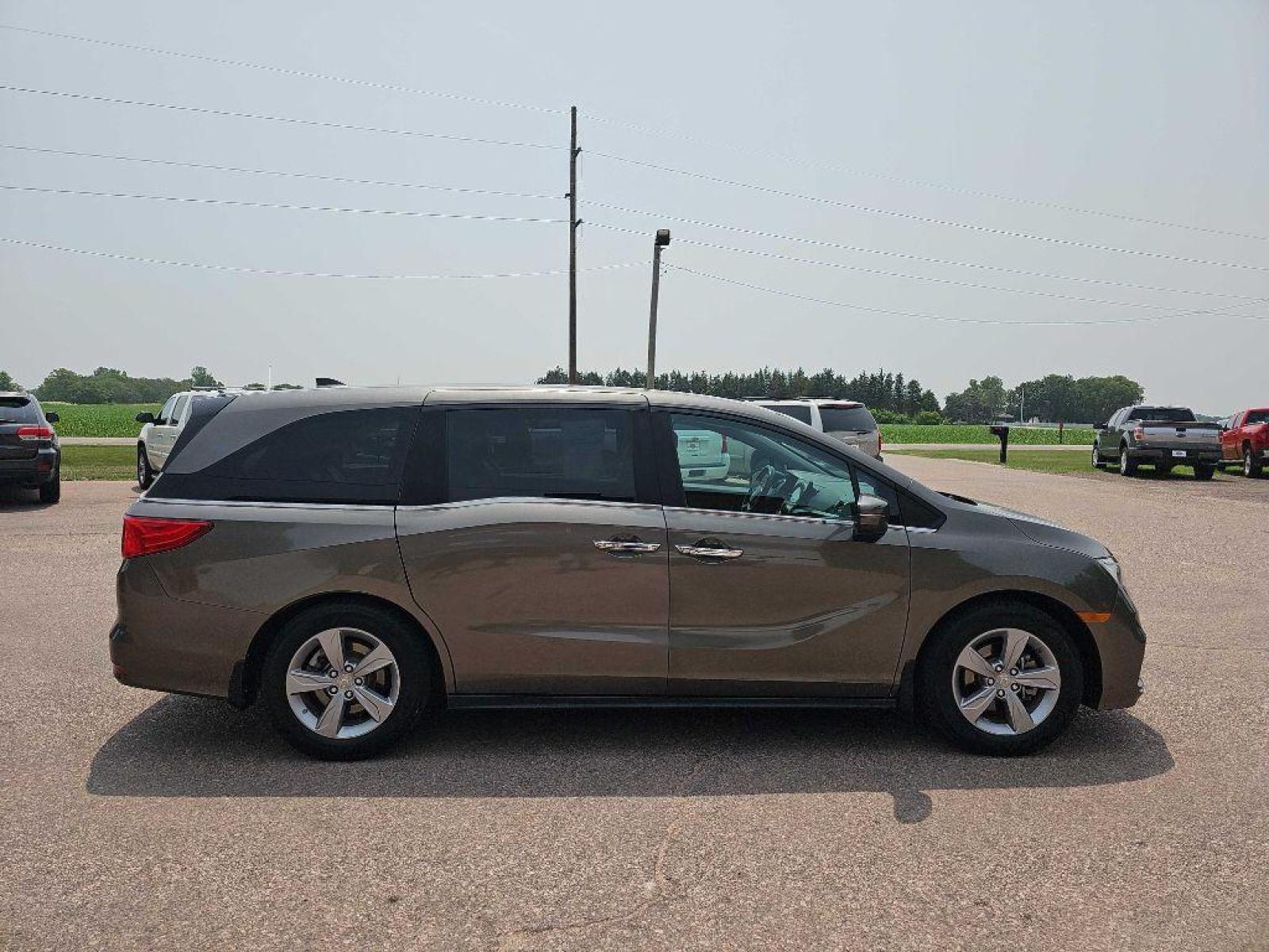 2018 BRONZE HONDA ODYSSEY EXL (5FNRL6H71JB) with an 3.5L engine, Automatic transmission, located at 495 Old Highway 20 West, South Sioux City, NE, 68776, (402) 494-2677, 42.458408, -96.443512 - Photo #4