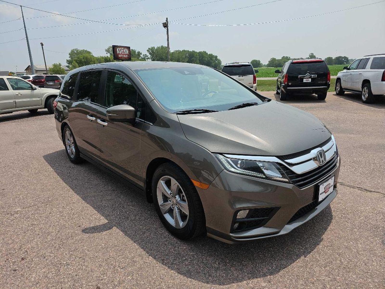 2018 BRONZE HONDA ODYSSEY EXL (5FNRL6H71JB) with an 3.5L engine, Automatic transmission, located at 495 Old Highway 20 West, South Sioux City, NE, 68776, (402) 494-2677, 42.458408, -96.443512 - Photo #5