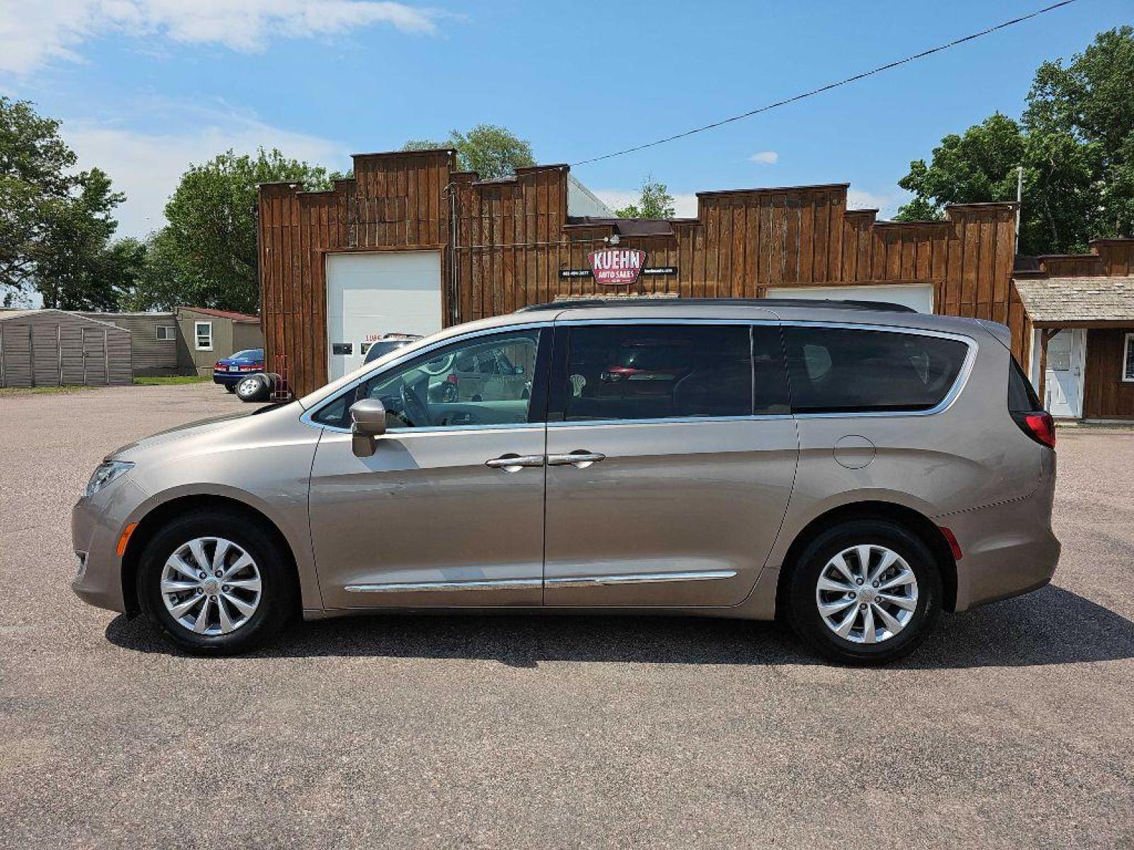 2017 TAN CHRYSLER PACIFICA TOURING L (2C4RC1BG9HR) with an 3.6L engine, Automatic transmission, located at 495 Old Highway 20 West, South Sioux City, NE, 68776, (402) 494-2677, 42.458408, -96.443512 - Photo #1
