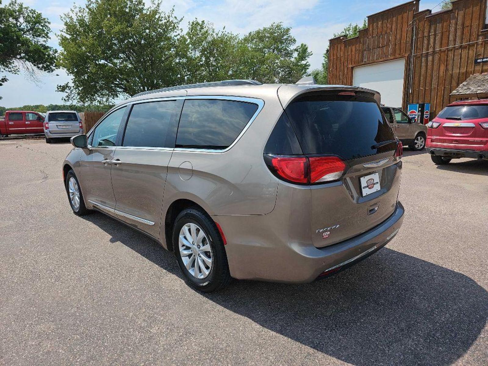 2017 TAN CHRYSLER PACIFICA TOURING L (2C4RC1BG9HR) with an 3.6L engine, Automatic transmission, located at 495 Old Highway 20 West, South Sioux City, NE, 68776, (402) 494-2677, 42.458408, -96.443512 - Photo #2