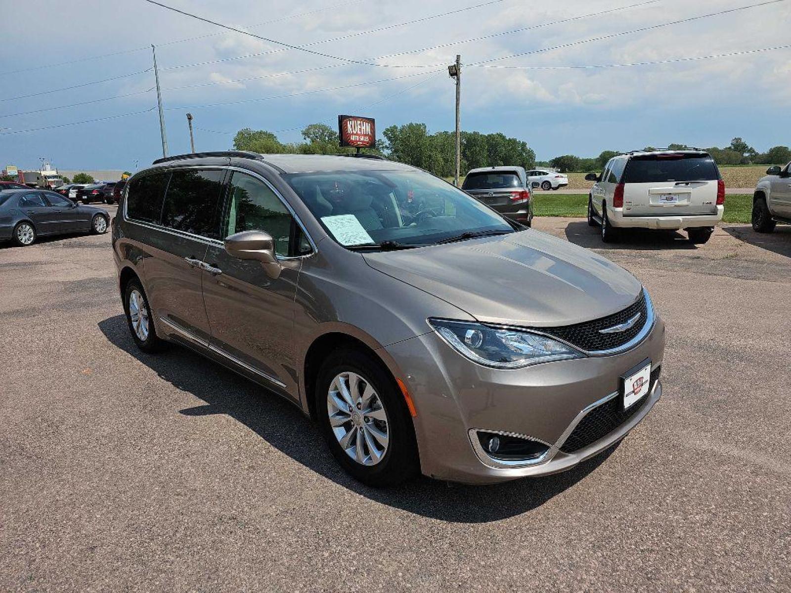 2017 TAN CHRYSLER PACIFICA TOURING L (2C4RC1BG9HR) with an 3.6L engine, Automatic transmission, located at 495 Old Highway 20 West, South Sioux City, NE, 68776, (402) 494-2677, 42.458408, -96.443512 - Photo #5
