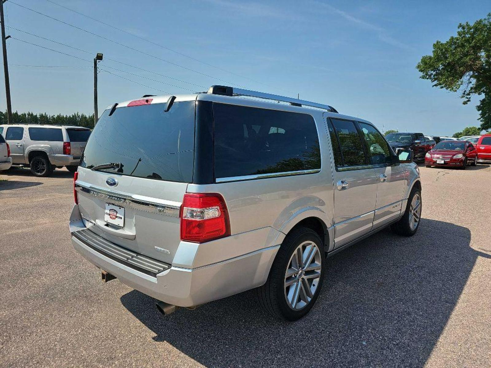 2015 SILVER FORD EXPEDITION EL PLATINUM (1FMJK1MT5FE) with an 3.5L engine, Automatic transmission, located at 495 Old Highway 20 West, South Sioux City, NE, 68776, (402) 494-2677, 42.458408, -96.443512 - Photo #3