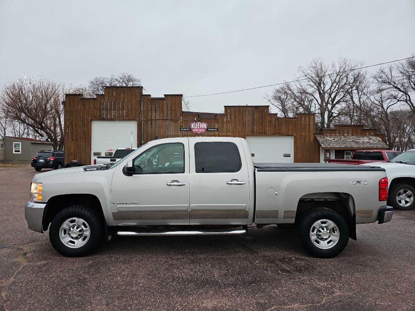 2007 PEWTER CHEVROLET SILVERADO 2500 HEAVY DUTY (1GCHK23K97F) with an 6.0L engine, Automatic transmission, located at 495 Old Highway 20 West, South Sioux City, NE, 68776, (402) 494-2677, 42.458408, -96.443512 - Photo #1
