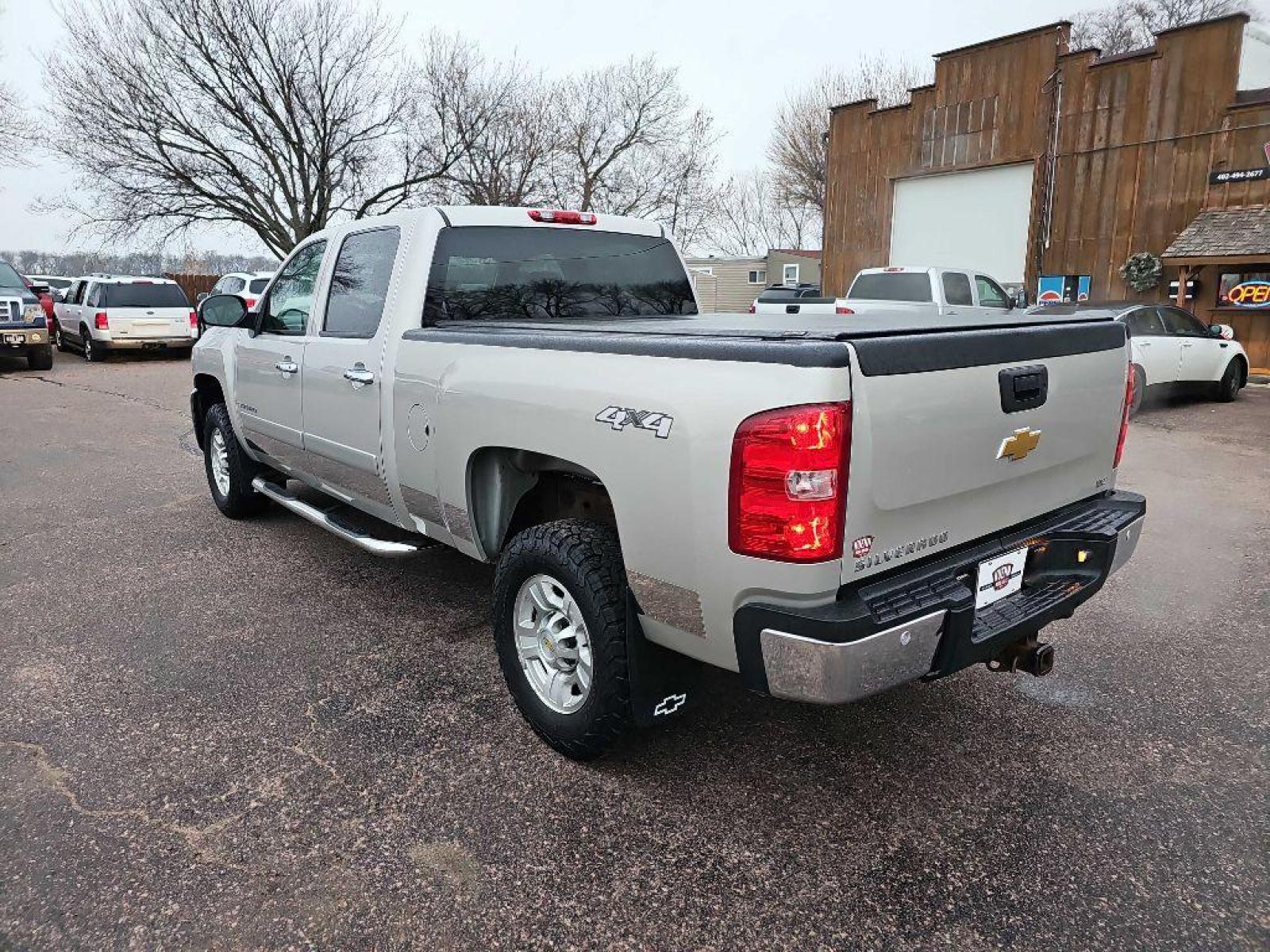 2007 PEWTER CHEVROLET SILVERADO 2500 HEAVY DUTY (1GCHK23K97F) with an 6.0L engine, Automatic transmission, located at 495 Old Highway 20 West, South Sioux City, NE, 68776, (402) 494-2677, 42.458408, -96.443512 - Photo #2