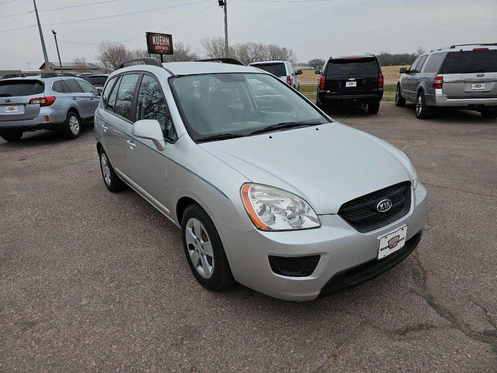 2009 SILVER KIA RONDO LX (KNAFG526097) with an 2.7L engine, Automatic transmission, located at 495 Old Highway 20 West, South Sioux City, NE, 68776, (402) 494-2677, 42.458408, -96.443512 - Photo #3