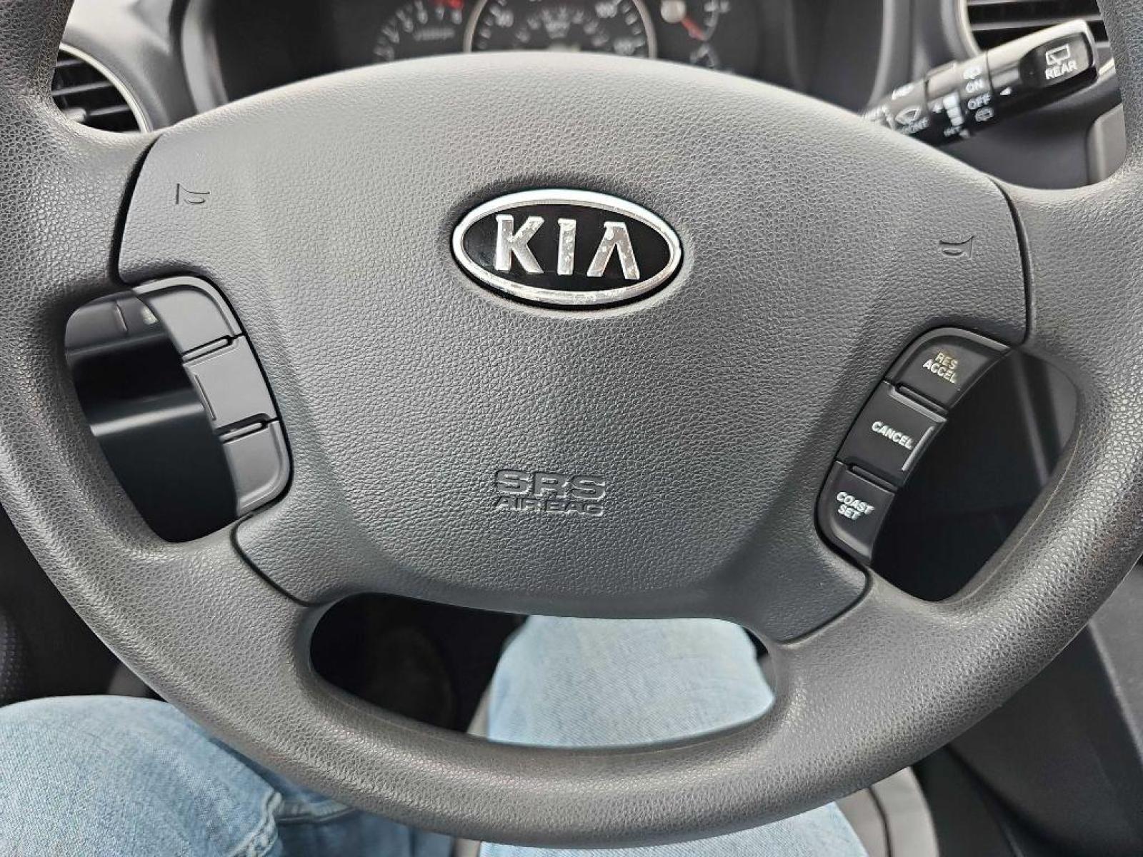 2009 SILVER KIA RONDO LX (KNAFG526097) with an 2.7L engine, Automatic transmission, located at 495 Old Highway 20 West, South Sioux City, NE, 68776, (402) 494-2677, 42.458408, -96.443512 - Photo #8