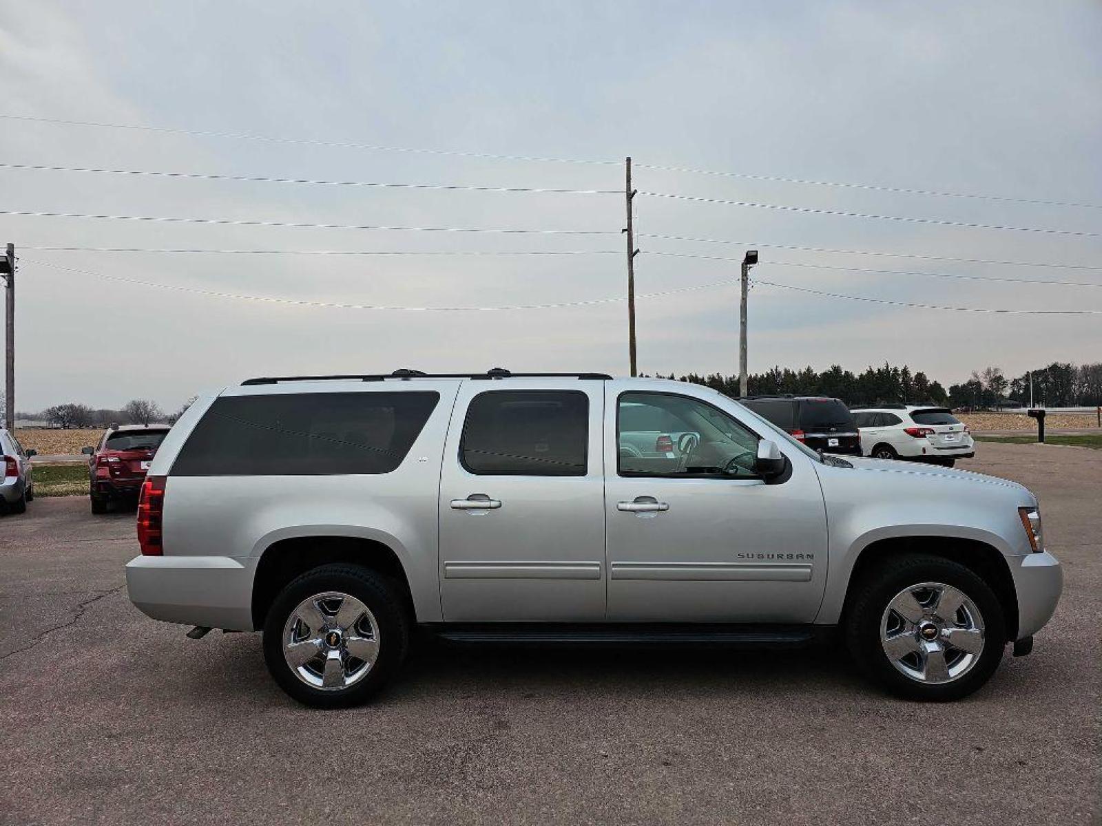 2013 SILVER CHEVROLET SUBURBAN 1500 LT (1GNSKJE78DR) with an 5.3L engine, Automatic transmission, located at 495 Old Highway 20 West, South Sioux City, NE, 68776, (402) 494-2677, 42.458408, -96.443512 - Photo #0