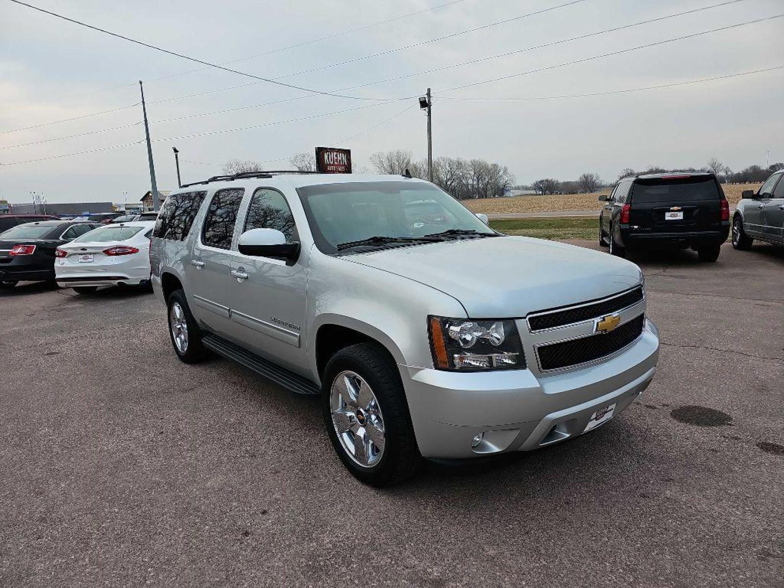 2013 SILVER CHEVROLET SUBURBAN 1500 LT (1GNSKJE78DR) with an 5.3L engine, Automatic transmission, located at 495 Old Highway 20 West, South Sioux City, NE, 68776, (402) 494-2677, 42.458408, -96.443512 - Photo #25