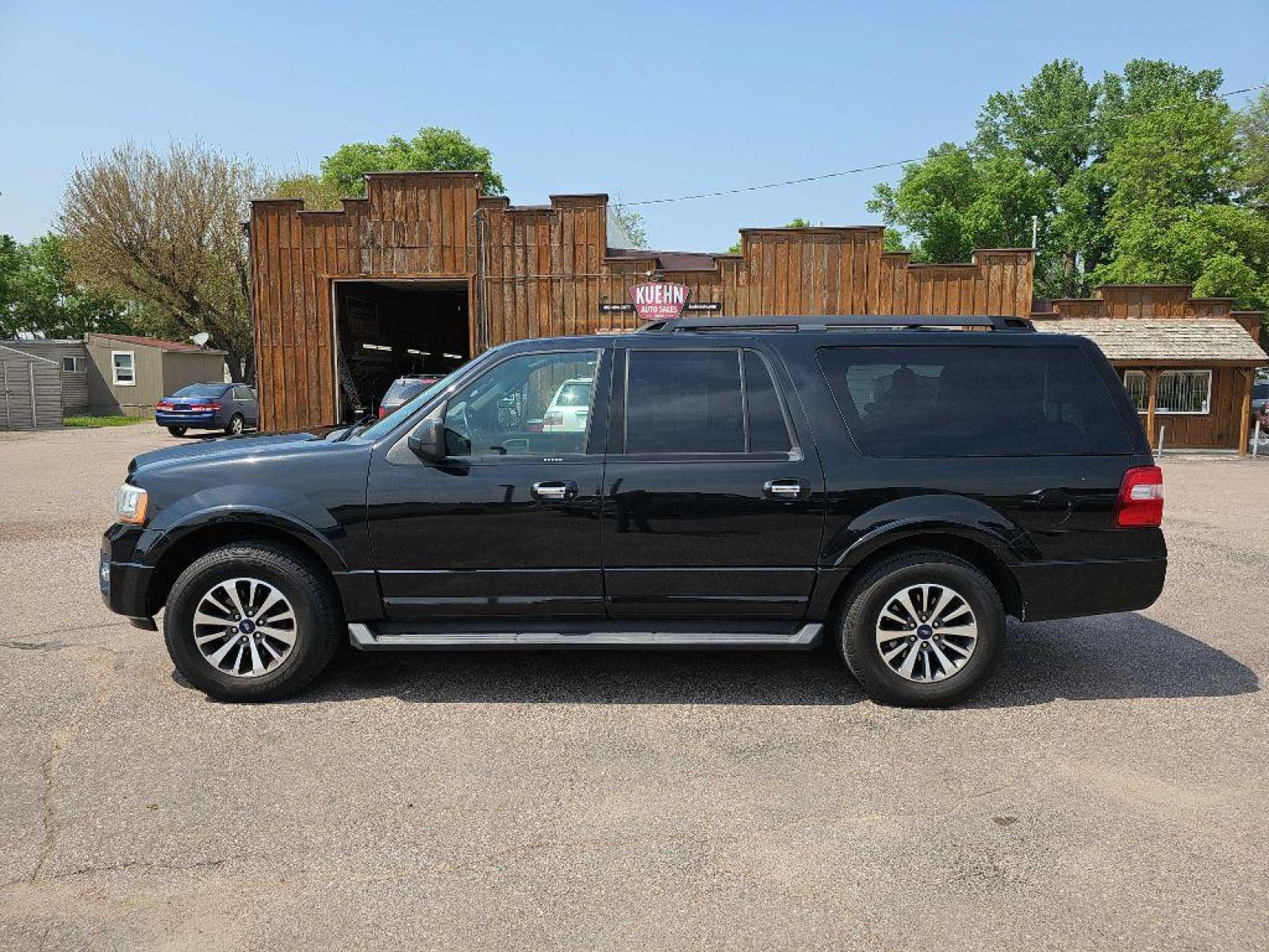 2015 BLACK FORD EXPEDITION EL XLT (1FMJK1JT7FE) with an 3.5L engine, Automatic transmission, located at 495 Old Highway 20 West, South Sioux City, NE, 68776, (402) 494-2677, 42.458408, -96.443512 - Photo #2