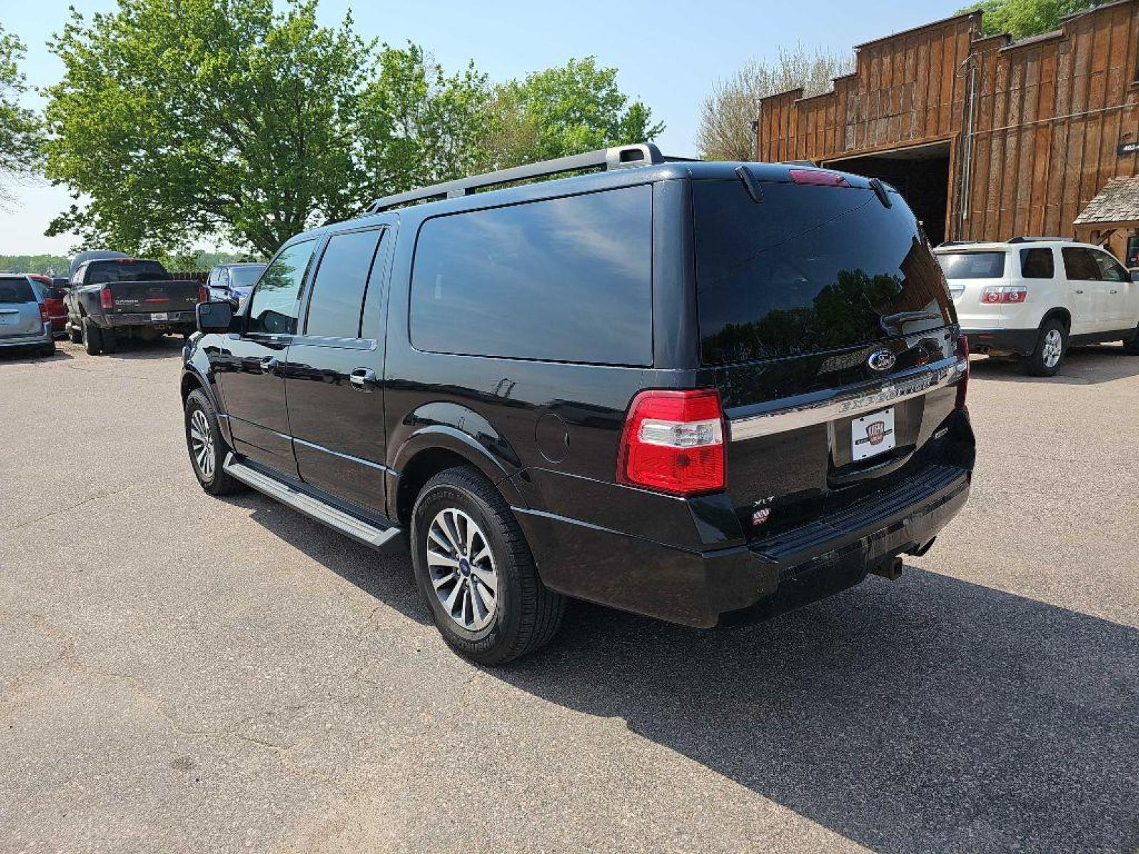 2015 BLACK FORD EXPEDITION EL XLT (1FMJK1JT7FE) with an 3.5L engine, Automatic transmission, located at 495 Old Highway 20 West, South Sioux City, NE, 68776, (402) 494-2677, 42.458408, -96.443512 - Photo #5