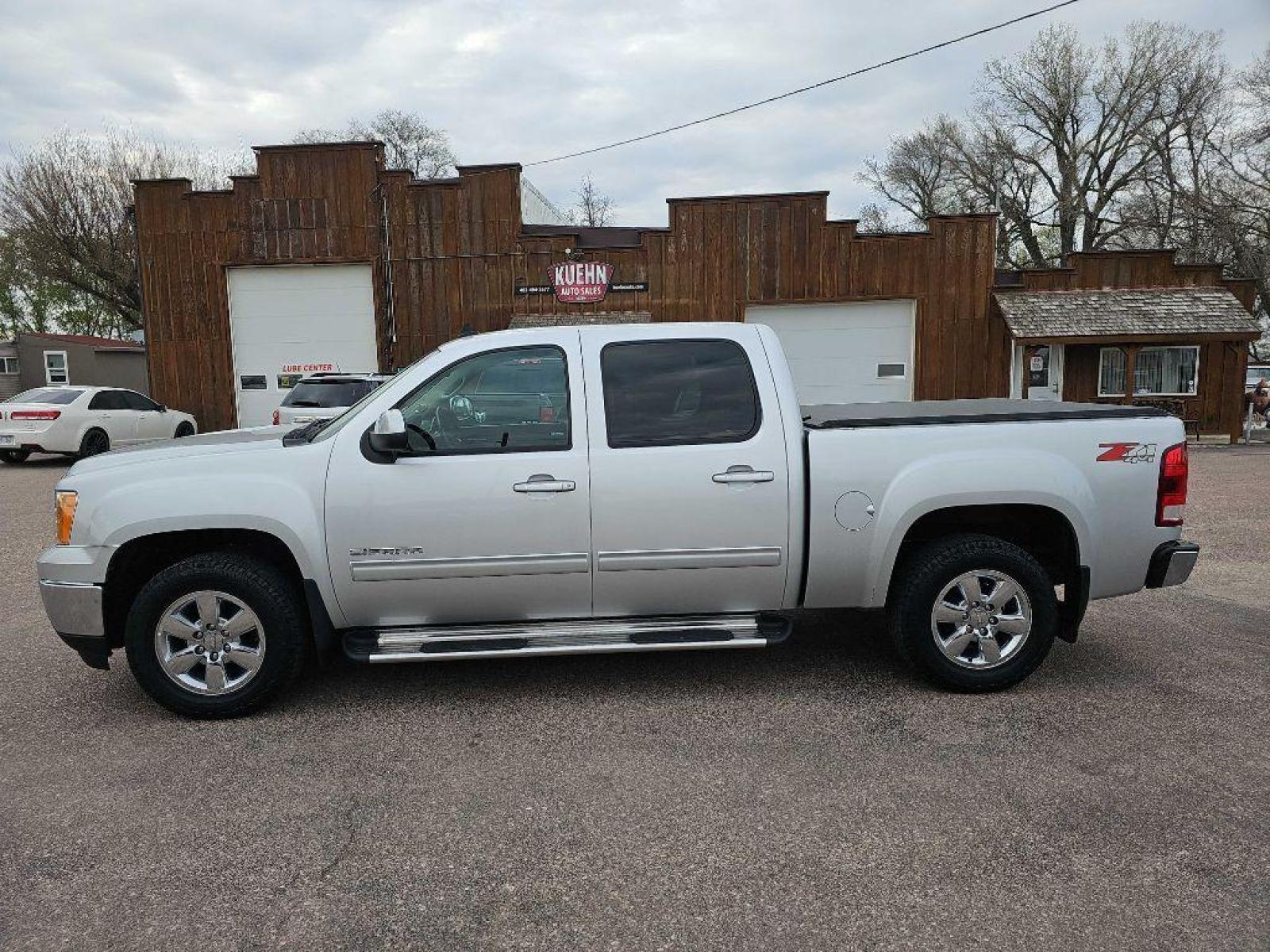 2013 SILVER GMC SIERRA 1500 SLT (3GTP2WE79DG) with an 5.3 engine, Automatic transmission, located at 495 Old Highway 20 West, South Sioux City, NE, 68776, (402) 494-2677, 42.458408, -96.443512 - Photo #0
