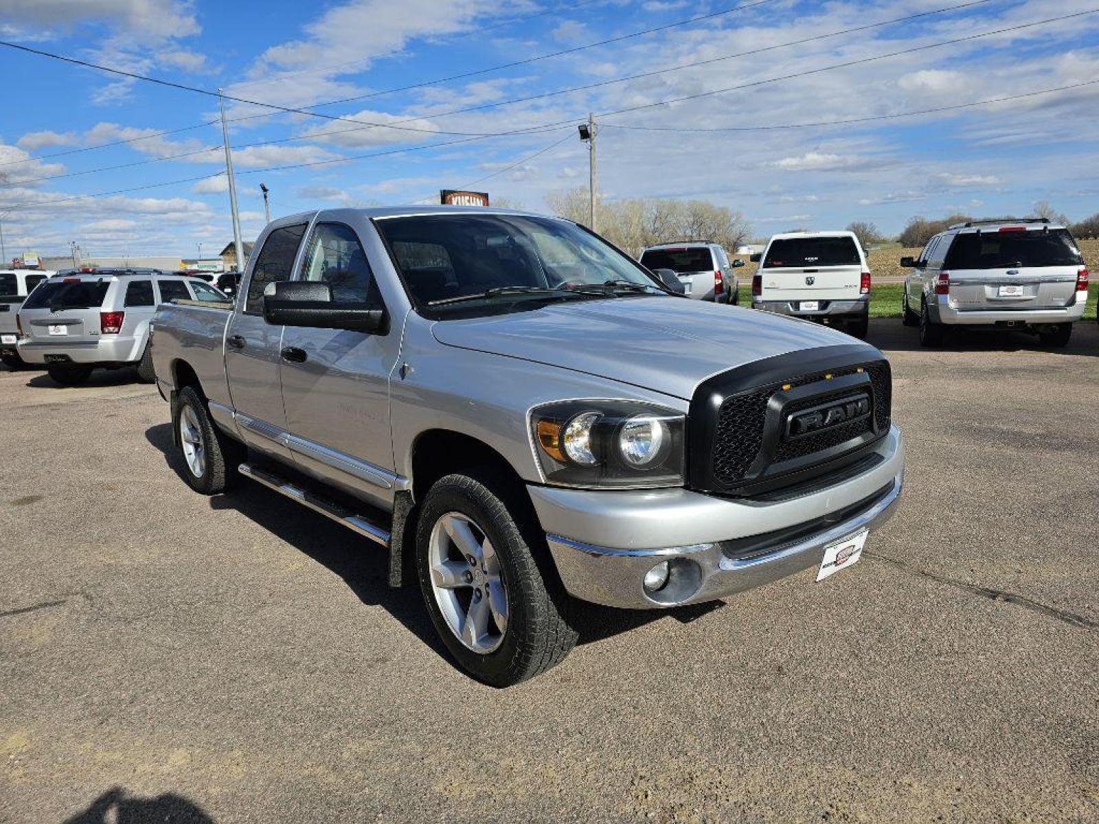 2006 SILVER DODGE RAM 1500 ST (1D7HU18216S) with an 5.7L engine, Automatic transmission, located at 495 Old Highway 20 West, South Sioux City, NE, 68776, (402) 494-2677, 42.458408, -96.443512 - Photo #0
