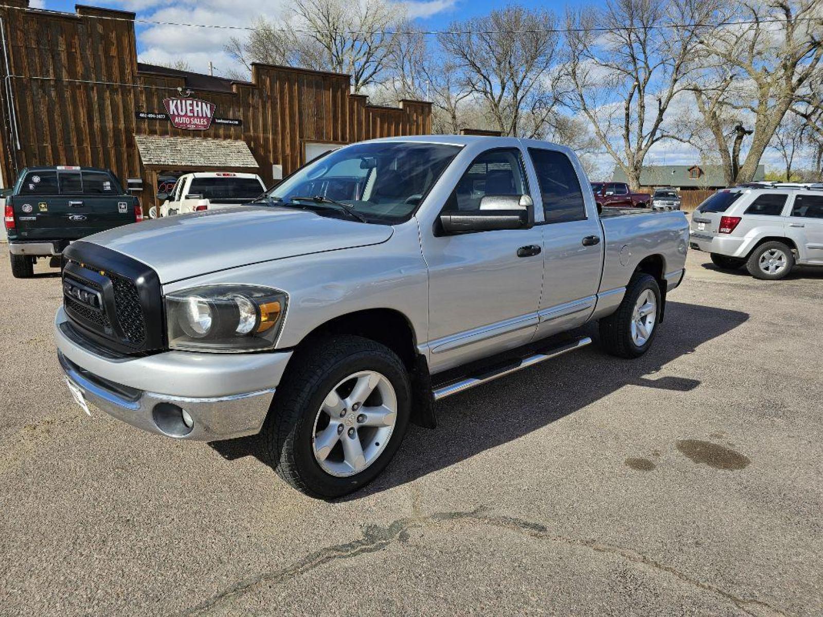2006 SILVER DODGE RAM 1500 ST (1D7HU18216S) with an 5.7L engine, Automatic transmission, located at 495 Old Highway 20 West, South Sioux City, NE, 68776, (402) 494-2677, 42.458408, -96.443512 - Photo #4