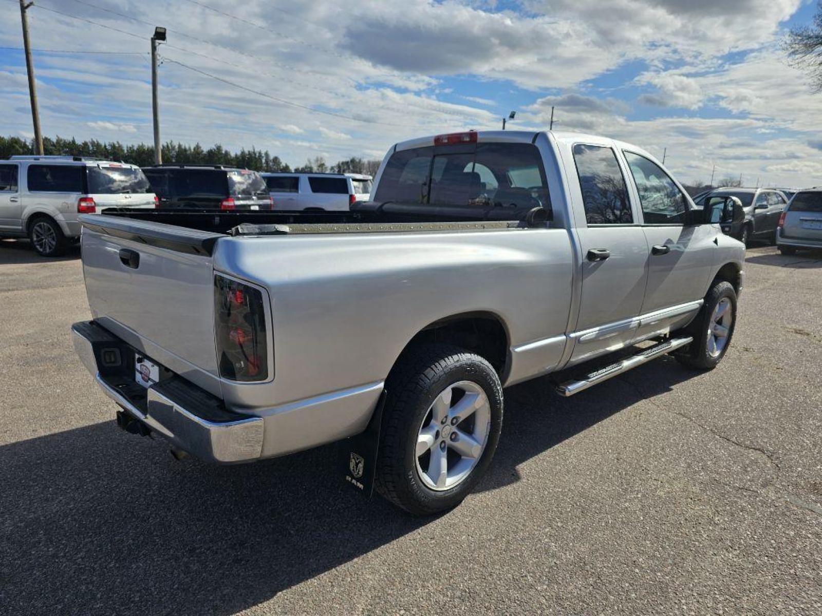 2006 SILVER DODGE RAM 1500 ST (1D7HU18216S) with an 5.7L engine, Automatic transmission, located at 495 Old Highway 20 West, South Sioux City, NE, 68776, (402) 494-2677, 42.458408, -96.443512 - Photo #5