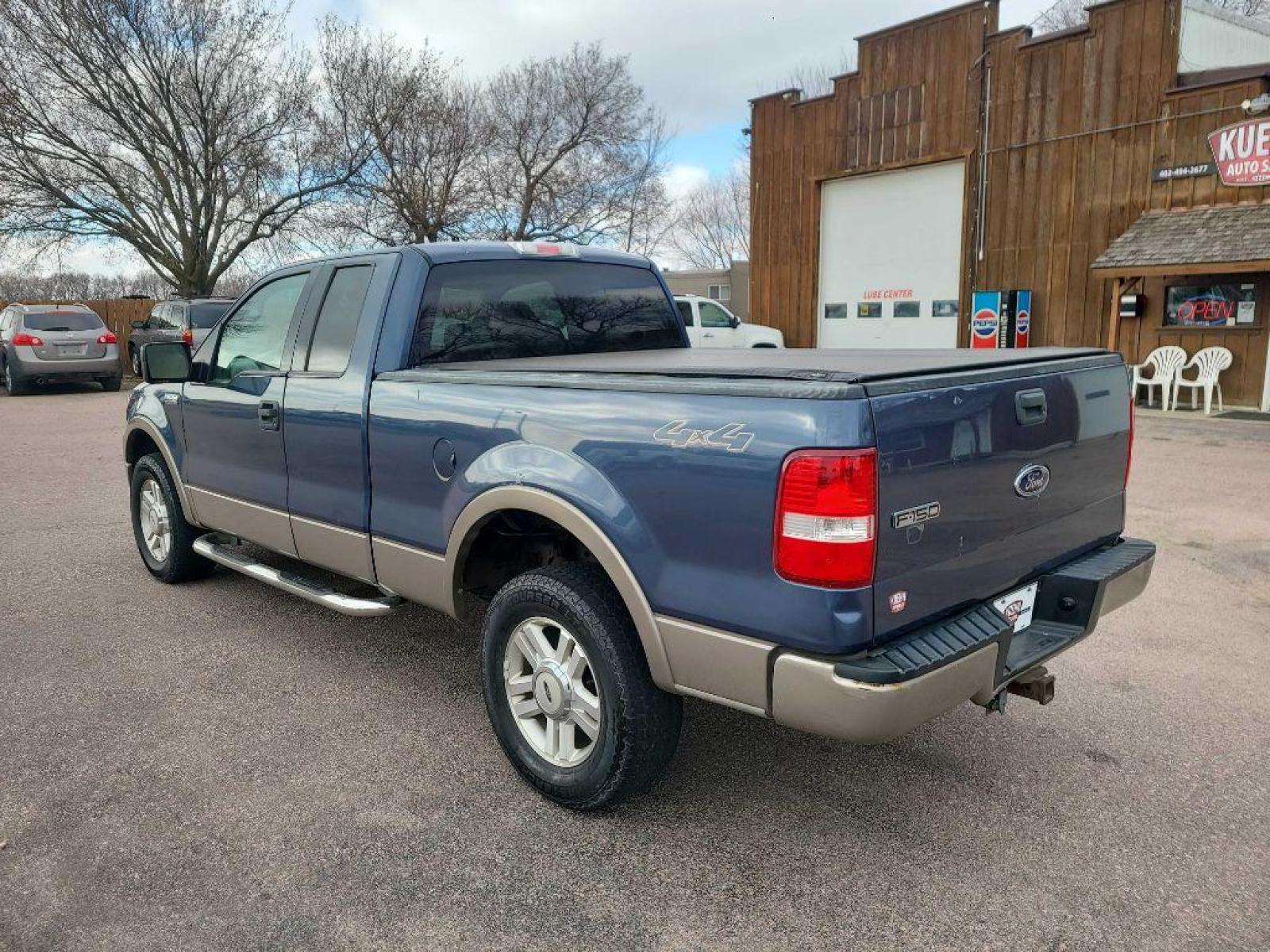 2004 BLUE FORD F150 (1FTPX14544K) with an 5.4L engine, Automatic transmission, located at 495 Old Highway 20 West, South Sioux City, NE, 68776, (402) 494-2677, 42.458408, -96.443512 - Photo #2