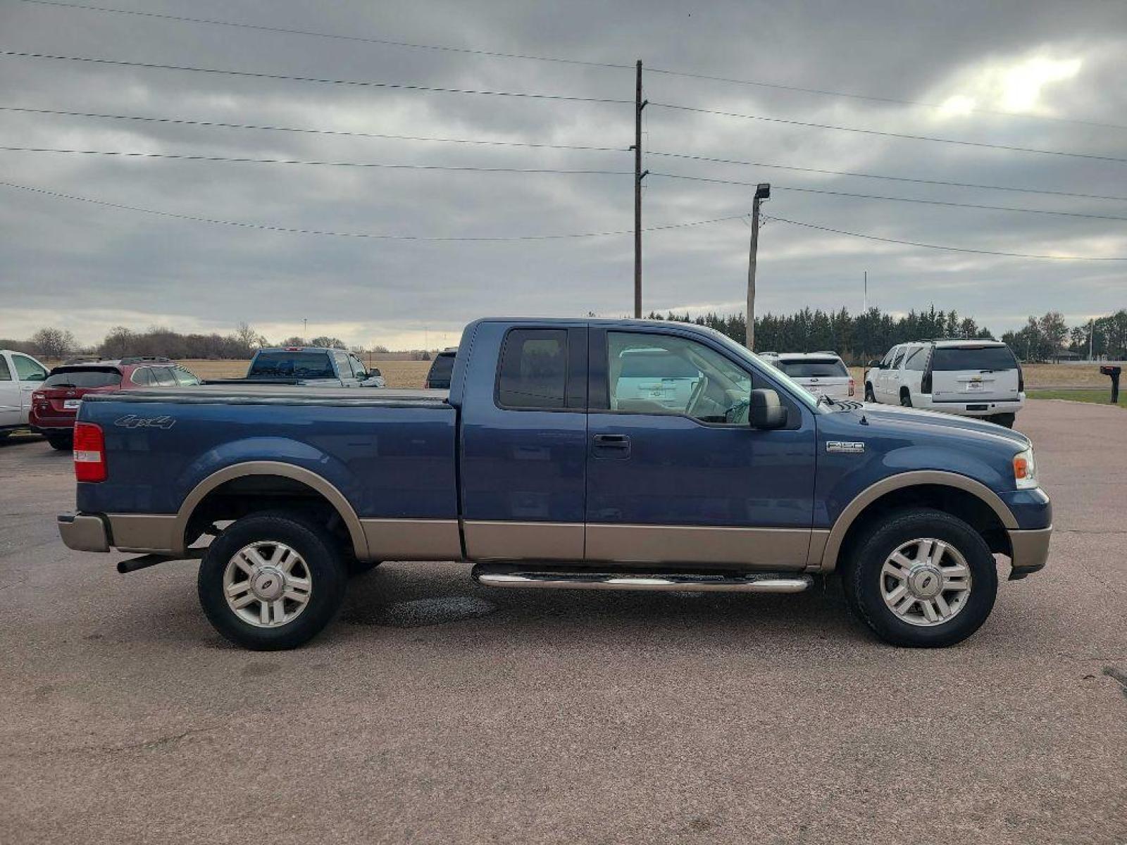 2004 BLUE FORD F150 (1FTPX14544K) with an 5.4L engine, Automatic transmission, located at 495 Old Highway 20 West, South Sioux City, NE, 68776, (402) 494-2677, 42.458408, -96.443512 - Photo #4