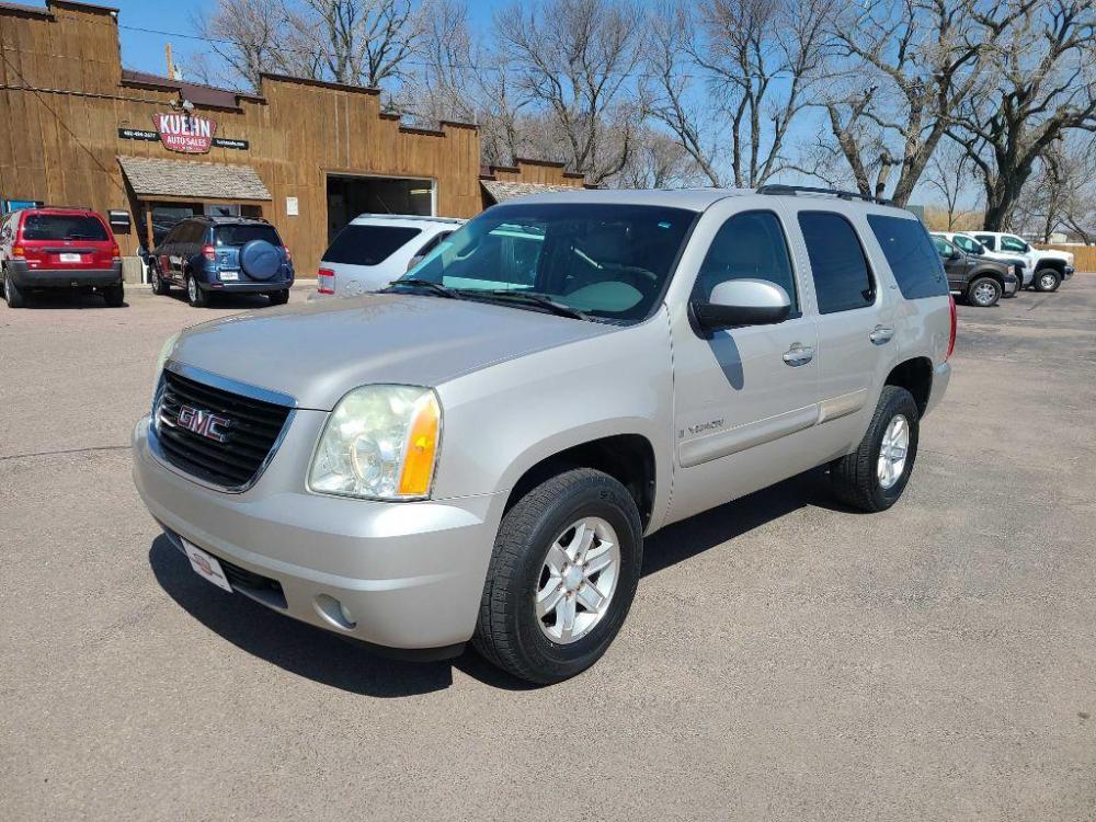 2007 PEWTER GMC YUKON (1GKFK13067J) with an 5.3L engine, Automatic transmission, located at 495 Old Highway 20 West, South Sioux City, NE, 68776, (402) 494-2677, 42.458408, -96.443512 - Photo #0
