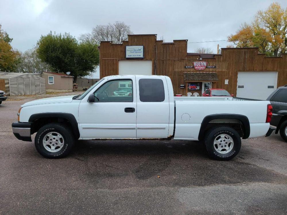2003 WHITE /GREY CHEVROLET SILVERADO 1500 (2GCEK19T831) with an 5.3L engine, Automatic transmission, located at 495 Old Highway 20 West, South Sioux City, NE, 68776, (402) 494-2677, 42.458408, -96.443512 - Photo #0