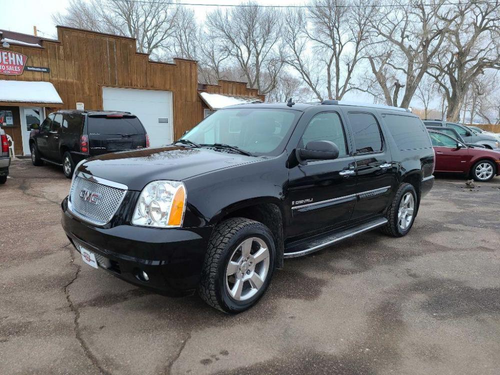 2007 BLACK /grey GMC YUKON XL DENALI (1GKFK66847J) with an 6.0L engine, Automatic transmission, located at 495 Old Highway 20 West, South Sioux City, NE, 68776, (402) 494-2677, 42.458408, -96.443512 - Photo #0