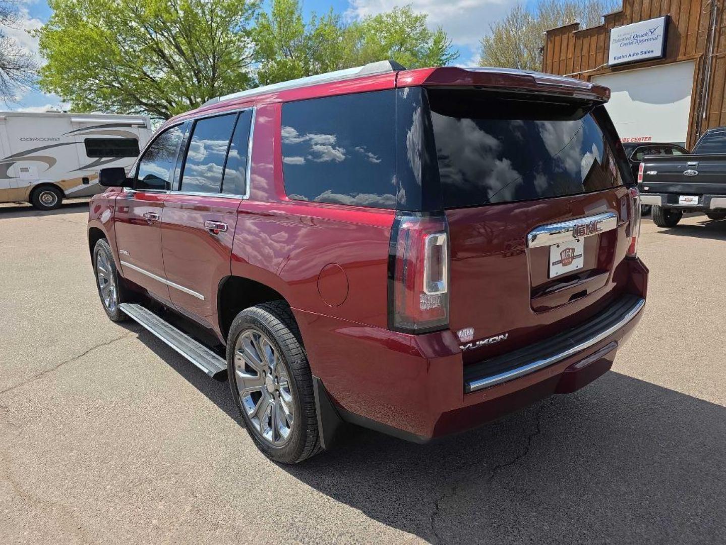 2016 MAROON GMC YUKON DENALI (1GKS2CKJ0GR) with an 6.2L engine, Automatic transmission, located at 495 Old Highway 20 West, South Sioux City, NE, 68776, (402) 494-2677, 42.458408, -96.443512 - Photo#2