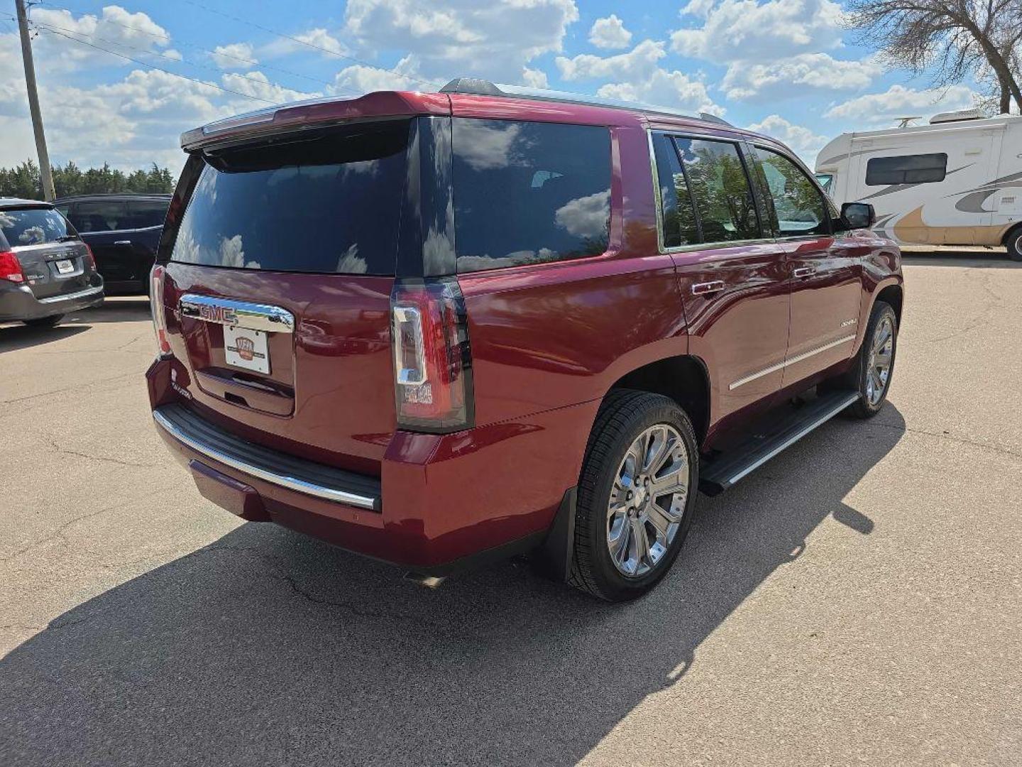 2016 MAROON GMC YUKON DENALI (1GKS2CKJ0GR) with an 6.2L engine, Automatic transmission, located at 495 Old Highway 20 West, South Sioux City, NE, 68776, (402) 494-2677, 42.458408, -96.443512 - Photo#3