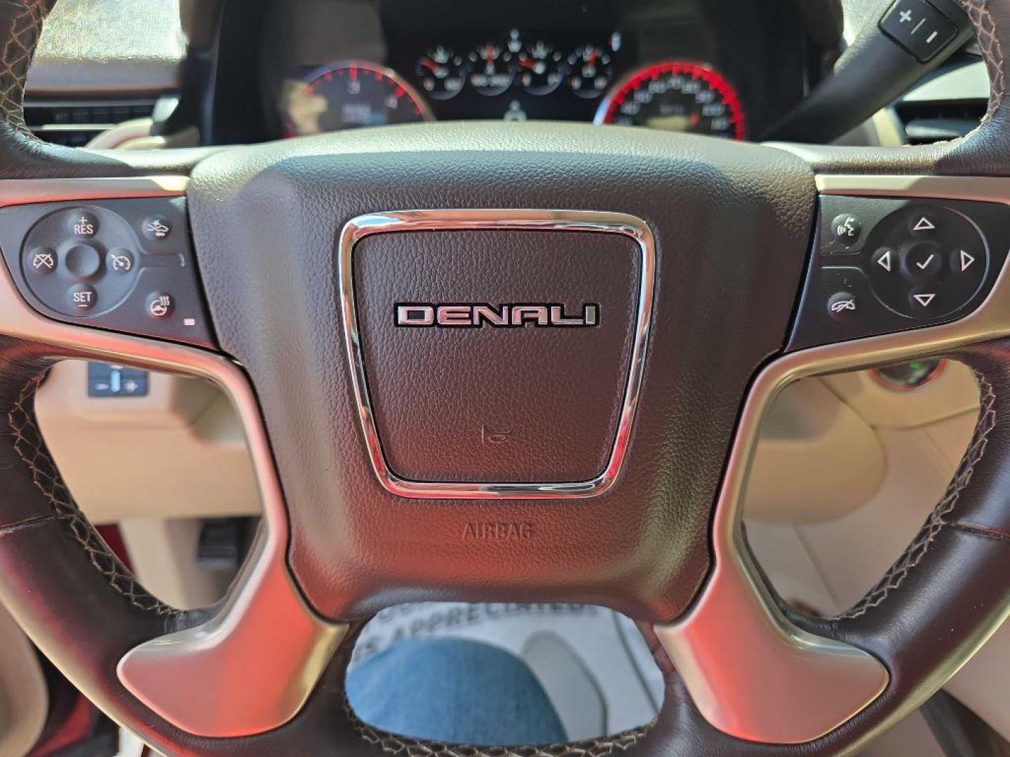 2016 MAROON GMC YUKON DENALI (1GKS2CKJ0GR) with an 6.2L engine, Automatic transmission, located at 495 Old Highway 20 West, South Sioux City, NE, 68776, (402) 494-2677, 42.458408, -96.443512 - Photo#18
