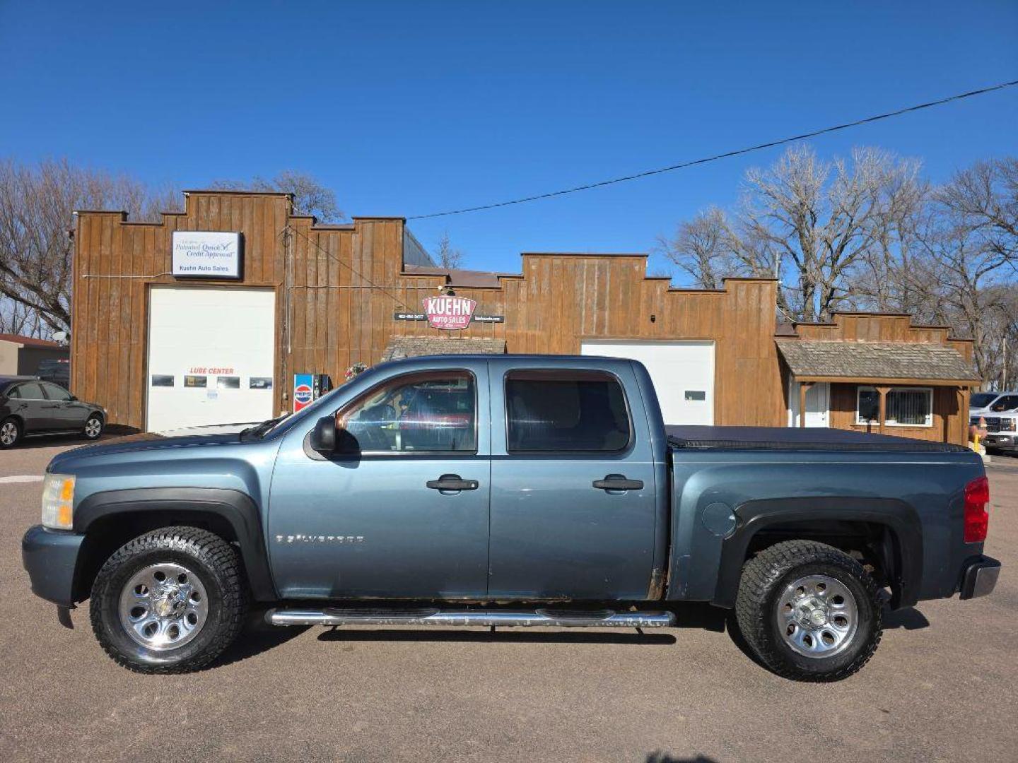 2007 BLUE CHEVROLET SILVERADO 1500 CREW CAB (2GCEK13M871) with an 5.3L engine, Automatic transmission, located at 495 Old Highway 20 West, South Sioux City, NE, 68776, (402) 494-2677, 42.458408, -96.443512 - Photo#1