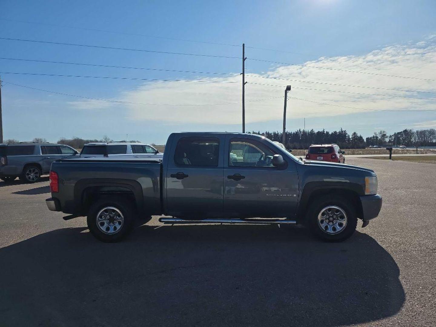 2007 BLUE CHEVROLET SILVERADO 1500 CREW CAB (2GCEK13M871) with an 5.3L engine, Automatic transmission, located at 495 Old Highway 20 West, South Sioux City, NE, 68776, (402) 494-2677, 42.458408, -96.443512 - Photo#4