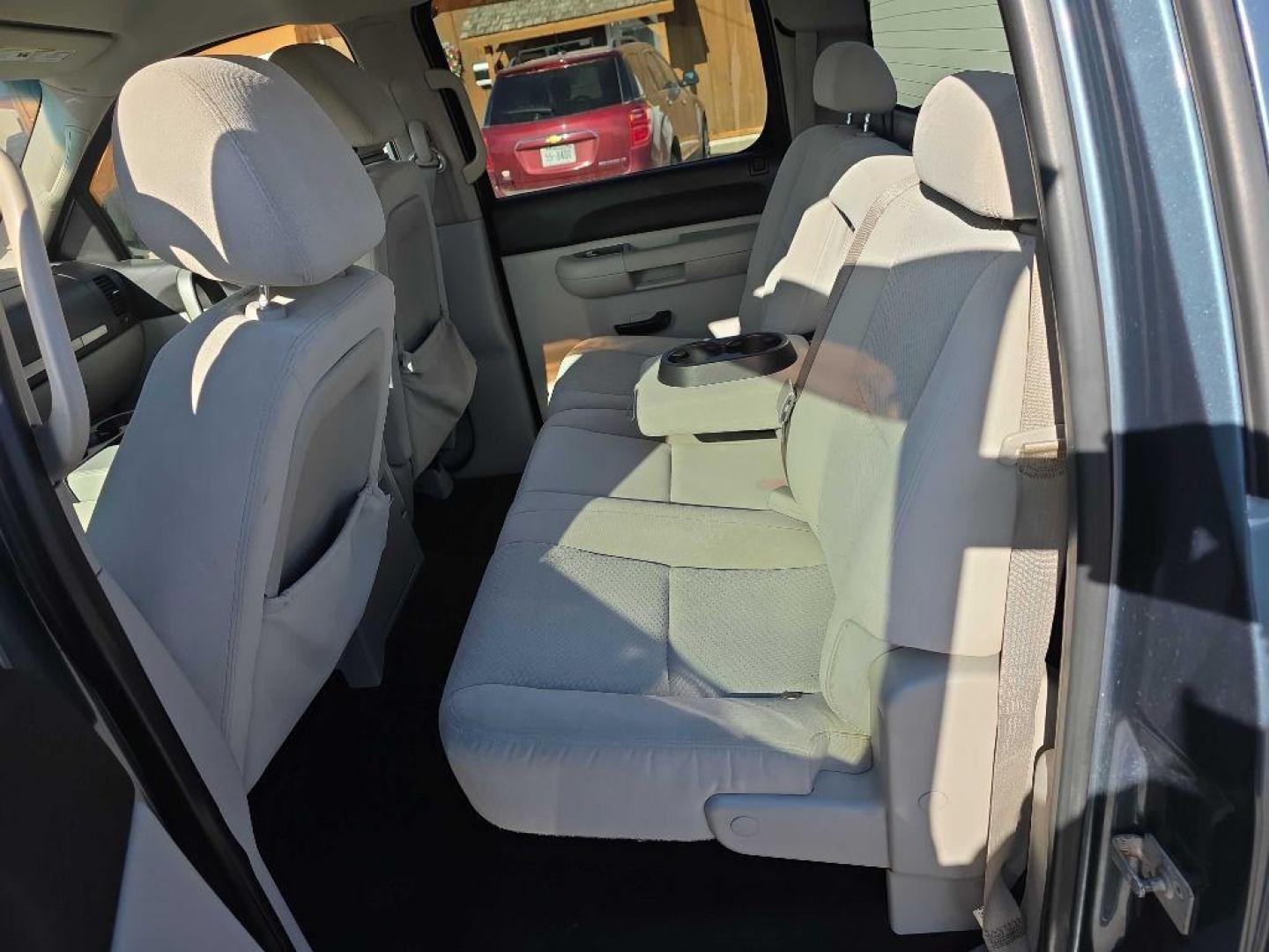 2007 BLUE CHEVROLET SILVERADO 1500 CREW CAB (2GCEK13M871) with an 5.3L engine, Automatic transmission, located at 495 Old Highway 20 West, South Sioux City, NE, 68776, (402) 494-2677, 42.458408, -96.443512 - Photo#6