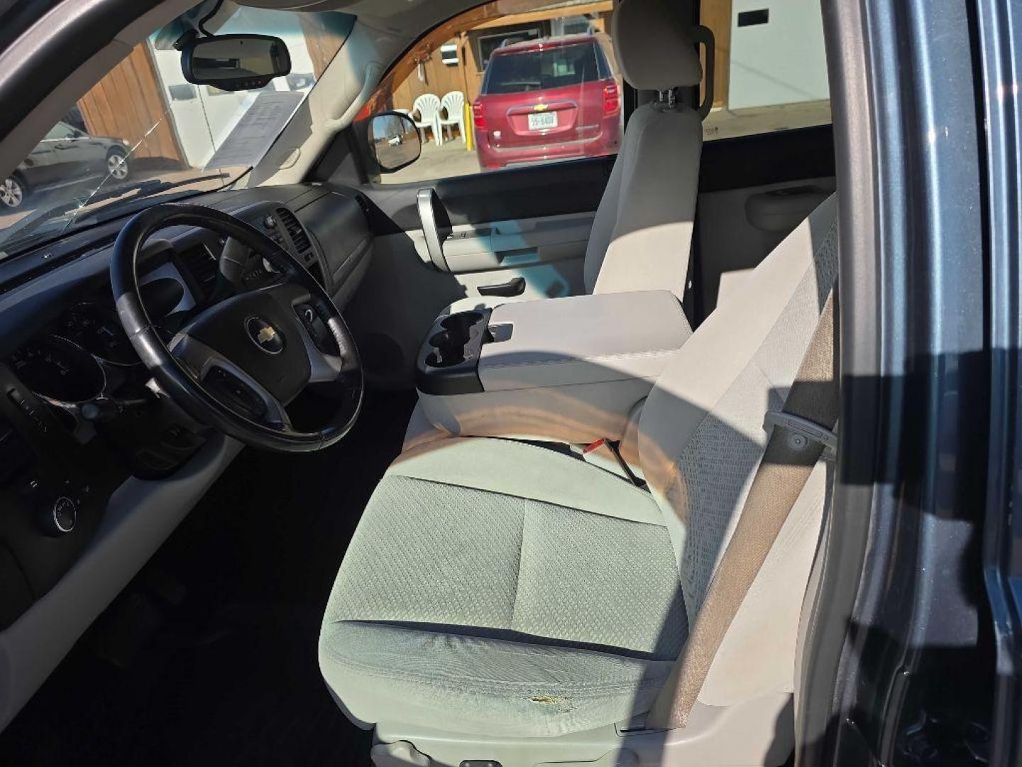 2007 BLUE CHEVROLET SILVERADO 1500 CREW CAB (2GCEK13M871) with an 5.3L engine, Automatic transmission, located at 495 Old Highway 20 West, South Sioux City, NE, 68776, (402) 494-2677, 42.458408, -96.443512 - Photo#7