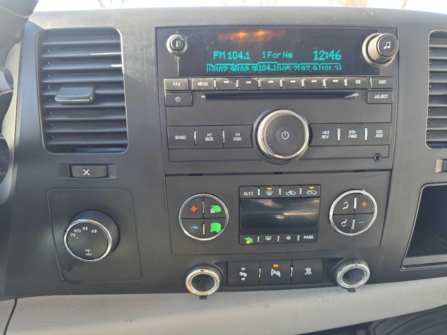 2007 BLUE CHEVROLET SILVERADO 1500 CREW CAB (2GCEK13M871) with an 5.3L engine, Automatic transmission, located at 495 Old Highway 20 West, South Sioux City, NE, 68776, (402) 494-2677, 42.458408, -96.443512 - Photo#10