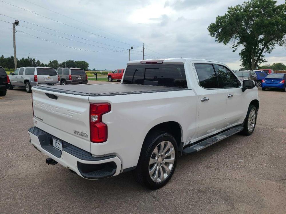 2019 WHITE CHEVROLET SILVERADO 1500 HIGH COUNTRY (3GCUYHEL2KG) with an 6.2L engine, Automatic transmission, located at 495 Old Highway 20 West, South Sioux City, NE, 68776, (402) 494-2677, 42.458408, -96.443512 - Photo #3