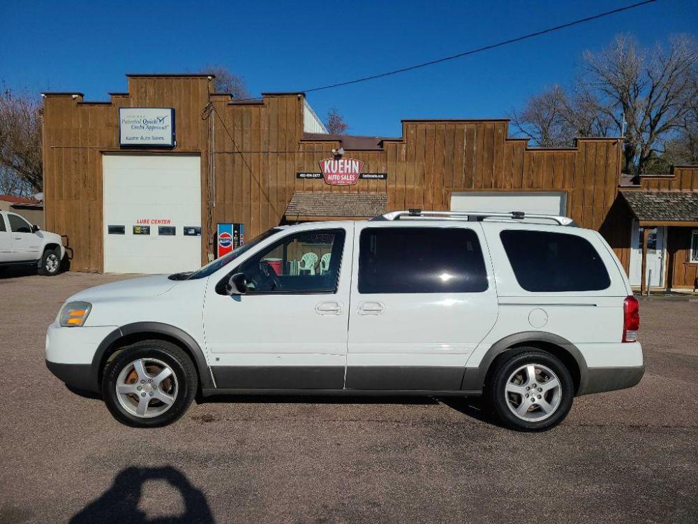 2006 WHITE PONTIAC MONTANA SV6 (1GMDV33L26D) with an 3.5L engine, Automatic transmission, located at 495 Old Highway 20 West, South Sioux City, NE, 68776, (402) 494-2677, 42.458408, -96.443512 - Photo #1