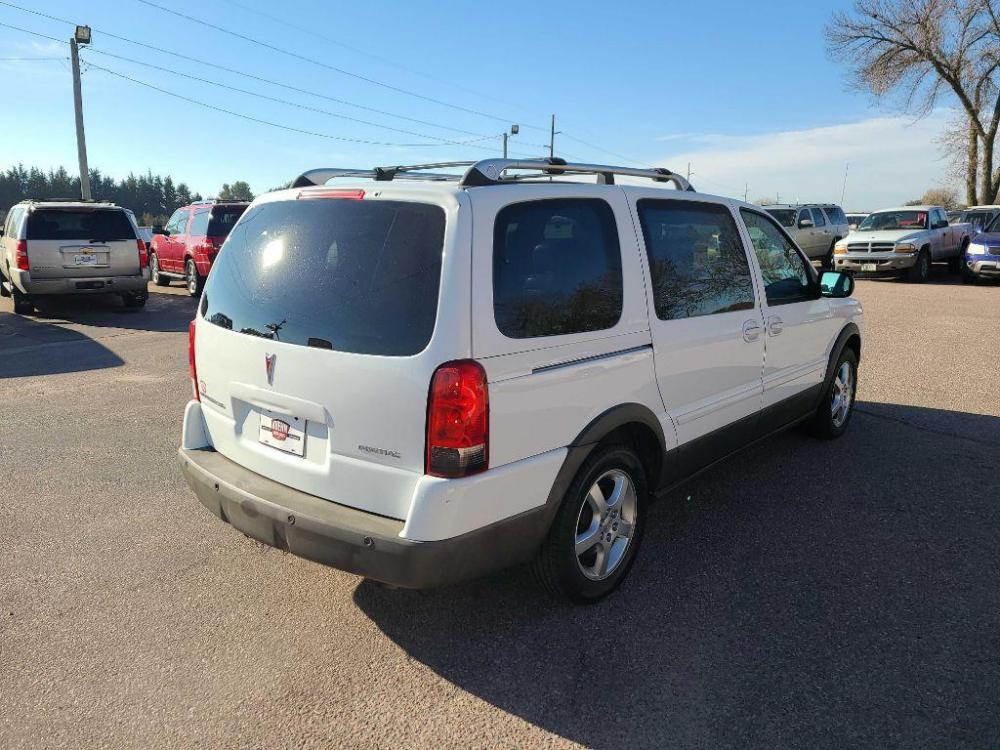 2006 WHITE PONTIAC MONTANA SV6 (1GMDV33L26D) with an 3.5L engine, Automatic transmission, located at 495 Old Highway 20 West, South Sioux City, NE, 68776, (402) 494-2677, 42.458408, -96.443512 - Photo #3