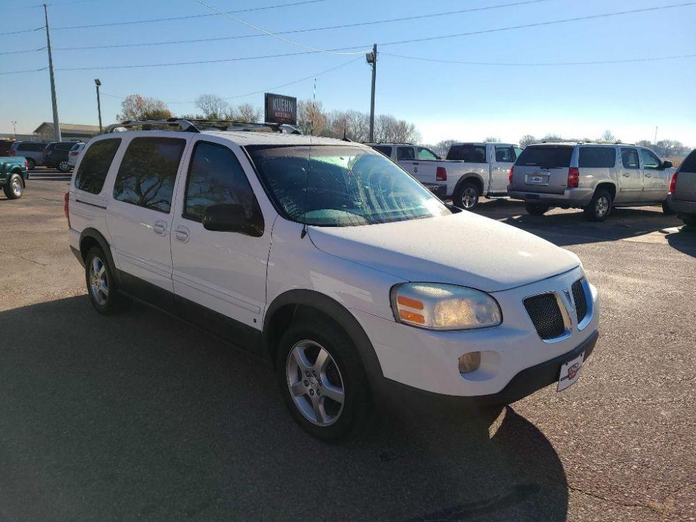 2006 WHITE PONTIAC MONTANA SV6 (1GMDV33L26D) with an 3.5L engine, Automatic transmission, located at 495 Old Highway 20 West, South Sioux City, NE, 68776, (402) 494-2677, 42.458408, -96.443512 - Photo #5