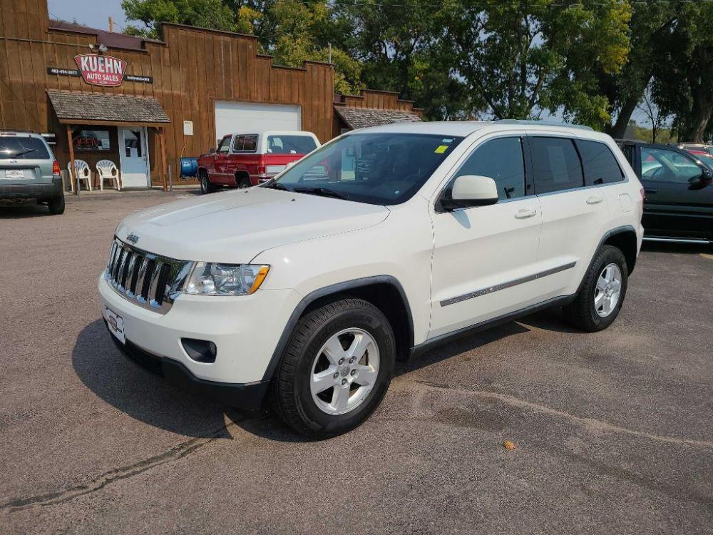 2011 WHITE JEEP GRAND CHEROKEE LAREDO (1J4RR4GG8BC) with an 3.6L engine, Automatic transmission, located at 495 Old Highway 20 West, South Sioux City, NE, 68776, (402) 494-2677, 42.458408, -96.443512 - Photo #0