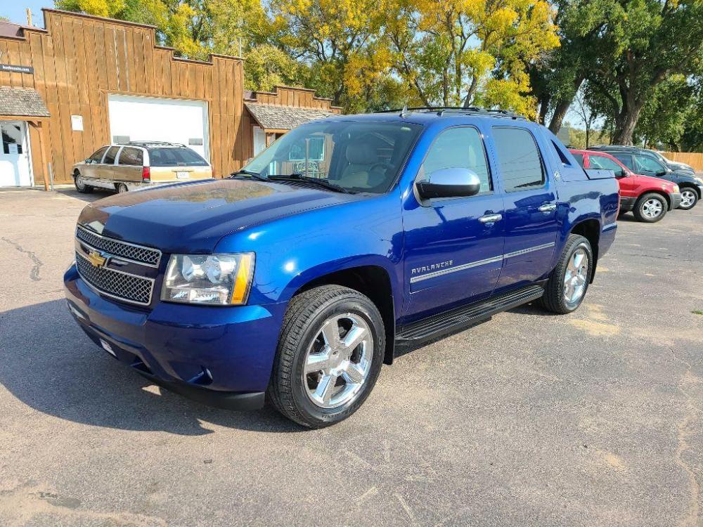 2013 BLUE CHEVROLET AVALANCHE LTZ (3GNTKGE72DG) with an 5.3L engine, Automatic transmission, located at 495 Old Highway 20 West, South Sioux City, NE, 68776, (402) 494-2677, 42.458408, -96.443512 - Photo #0