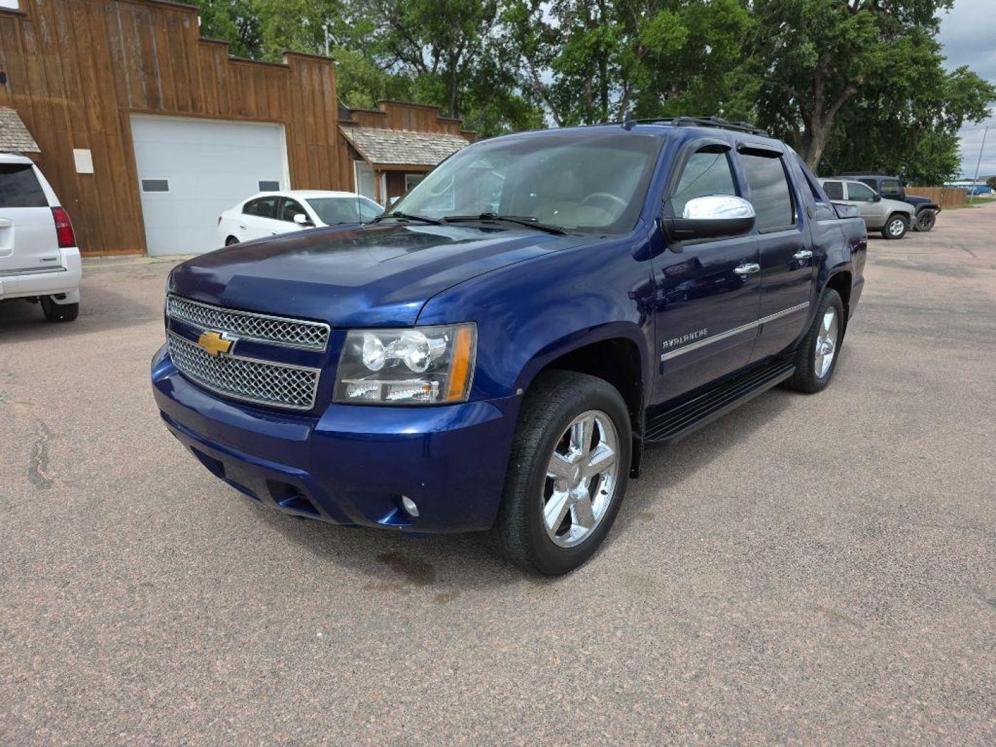 2013 BLUE CHEVROLET AVALANCHE LTZ (3GNTKGE72DG) with an 5.3L engine, Automatic transmission, located at 495 Old Highway 20 West, South Sioux City, NE, 68776, (402) 494-2677, 42.458408, -96.443512 - Photo#0