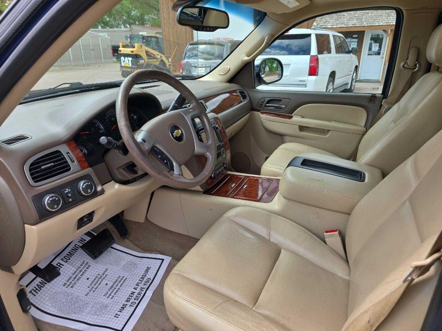 2013 BLUE CHEVROLET AVALANCHE LTZ (3GNTKGE72DG) with an 5.3L engine, Automatic transmission, located at 495 Old Highway 20 West, South Sioux City, NE, 68776, (402) 494-2677, 42.458408, -96.443512 - Photo#8