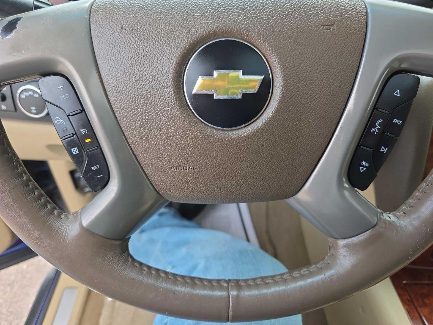 2013 BLUE CHEVROLET AVALANCHE LTZ (3GNTKGE72DG) with an 5.3L engine, Automatic transmission, located at 495 Old Highway 20 West, South Sioux City, NE, 68776, (402) 494-2677, 42.458408, -96.443512 - Photo#16