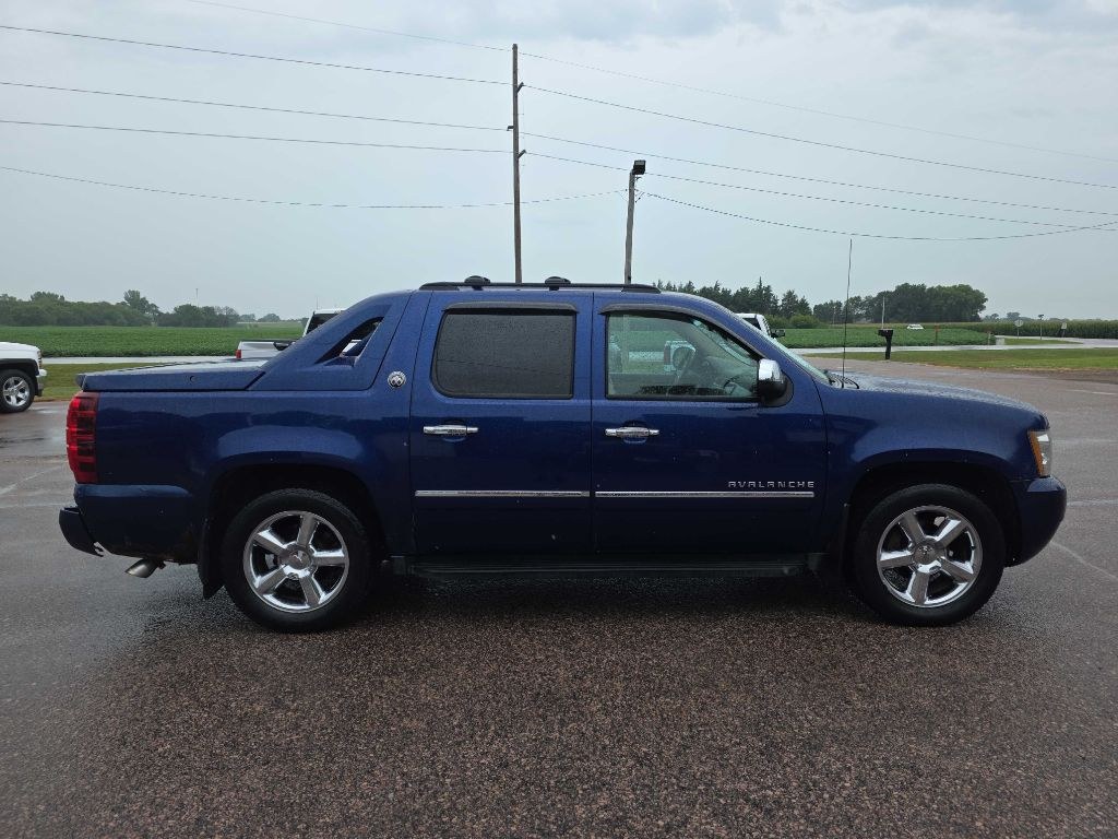 photo of 2013 CHEVROLET AVALANCHE 4DR