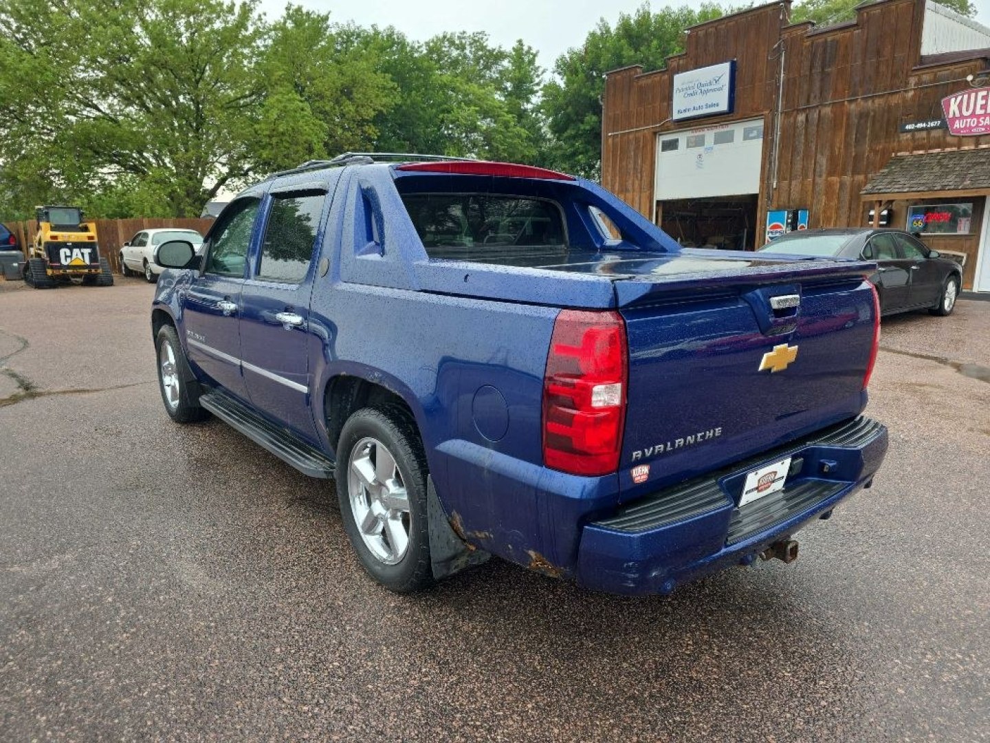 2013 BLUE CHEVROLET AVALANCHE LTZ (3GNTKGE72DG) with an 5.3L engine, Automatic transmission, located at 495 Old Highway 20 West, South Sioux City, NE, 68776, (402) 494-2677, 42.458408, -96.443512- Photo#2