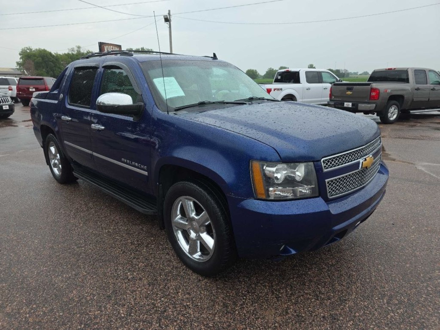 2013 BLUE CHEVROLET AVALANCHE LTZ (3GNTKGE72DG) with an 5.3L engine, Automatic transmission, located at 495 Old Highway 20 West, South Sioux City, NE, 68776, (402) 494-2677, 42.458408, -96.443512- Photo#5