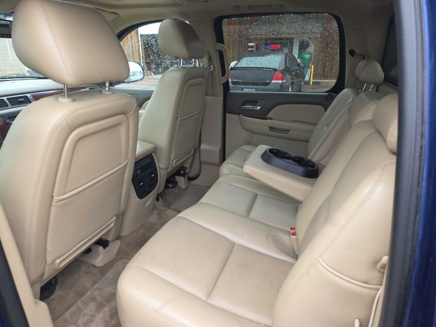 2013 BLUE CHEVROLET AVALANCHE LTZ (3GNTKGE72DG) with an 5.3L engine, Automatic transmission, located at 495 Old Highway 20 West, South Sioux City, NE, 68776, (402) 494-2677, 42.458408, -96.443512- Photo#6