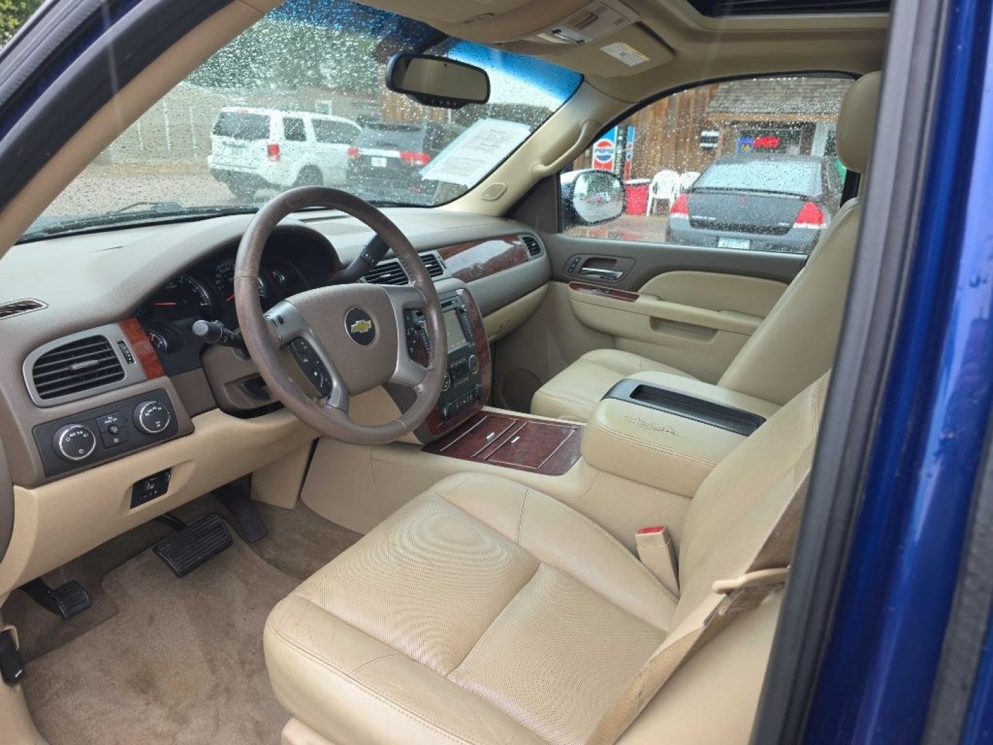 2013 BLUE CHEVROLET AVALANCHE LTZ (3GNTKGE72DG) with an 5.3L engine, Automatic transmission, located at 495 Old Highway 20 West, South Sioux City, NE, 68776, (402) 494-2677, 42.458408, -96.443512- Photo#7