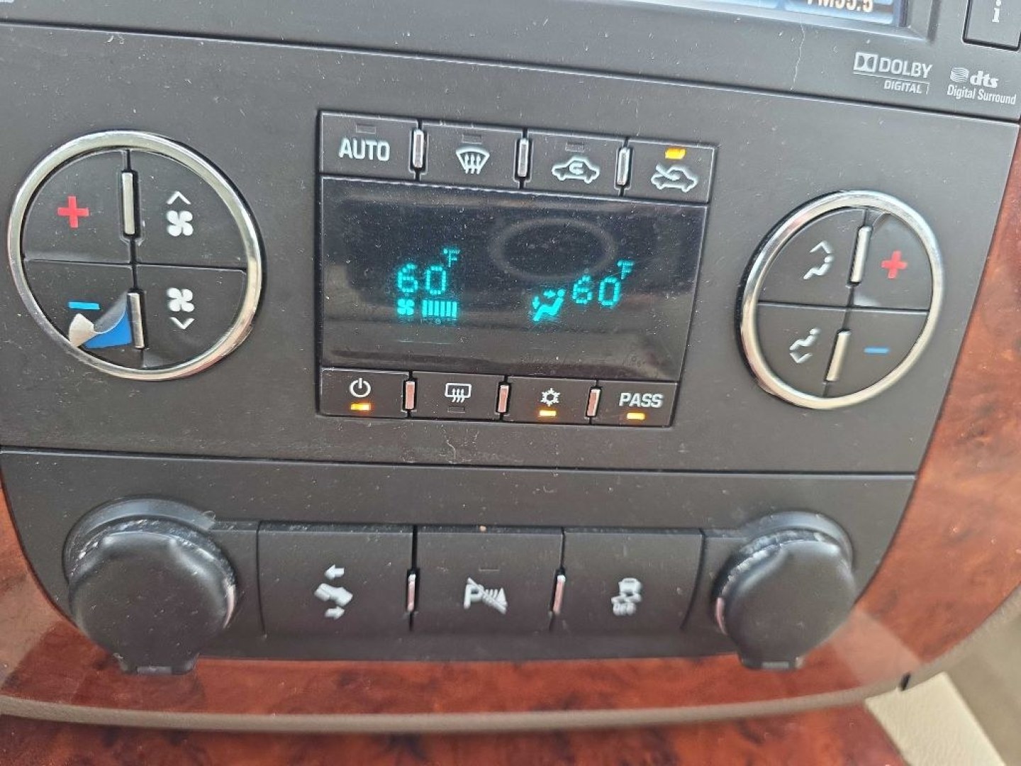 2013 BLUE CHEVROLET AVALANCHE LTZ (3GNTKGE72DG) with an 5.3L engine, Automatic transmission, located at 495 Old Highway 20 West, South Sioux City, NE, 68776, (402) 494-2677, 42.458408, -96.443512- Photo#12